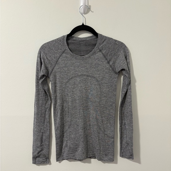 Lululemon Longsleeve Swiftly Tech Size 4 - Picture 2 of 5